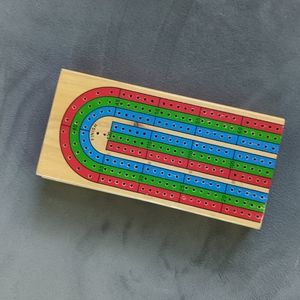 Wood cribbage board